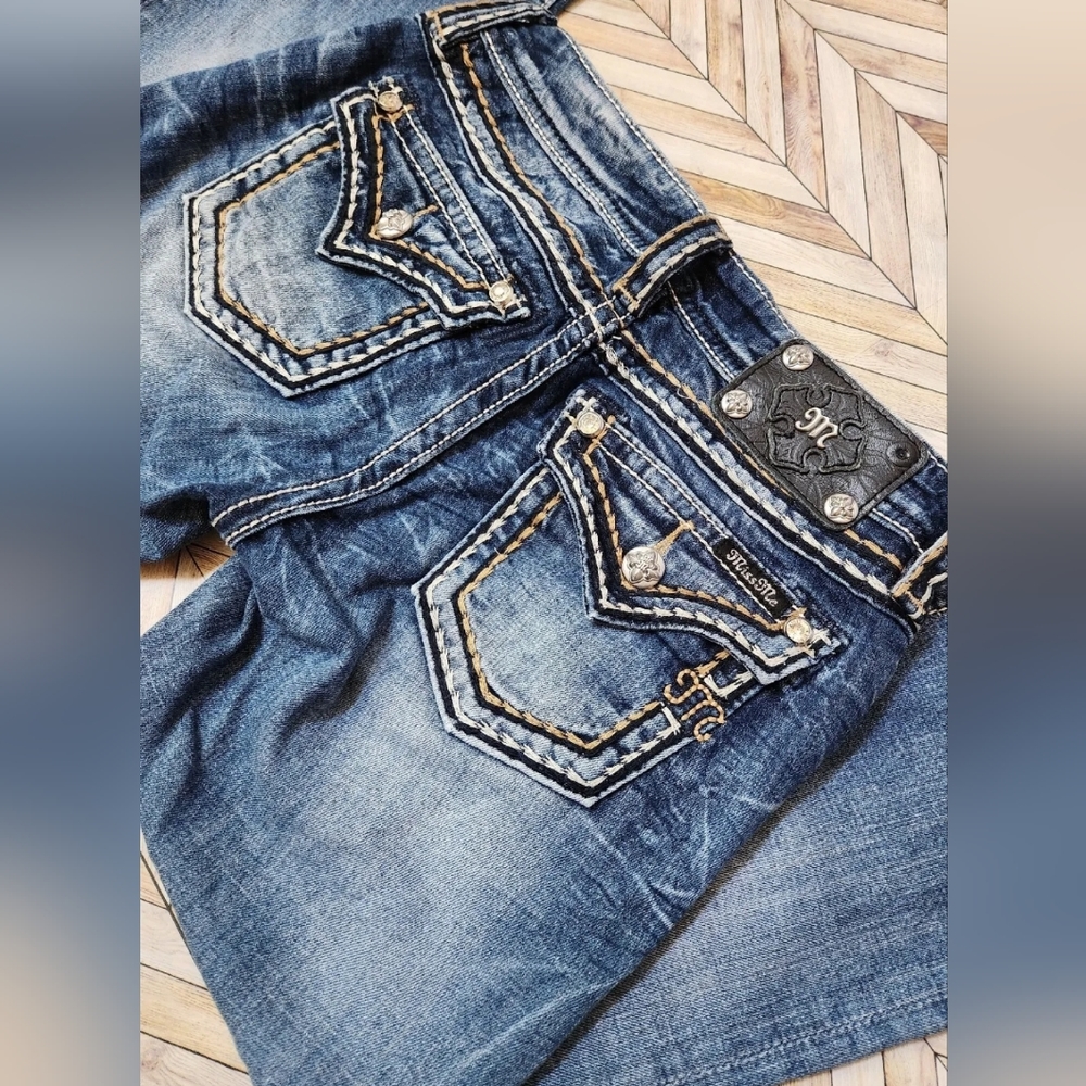 Miss Me "Signature Cuffed Capri" sz 26 flap pocket